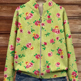 Margot | Gilet zippado floral rosa sobre fundo verde limão